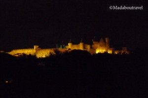 La cité de Carcassonne iluminada por la noche