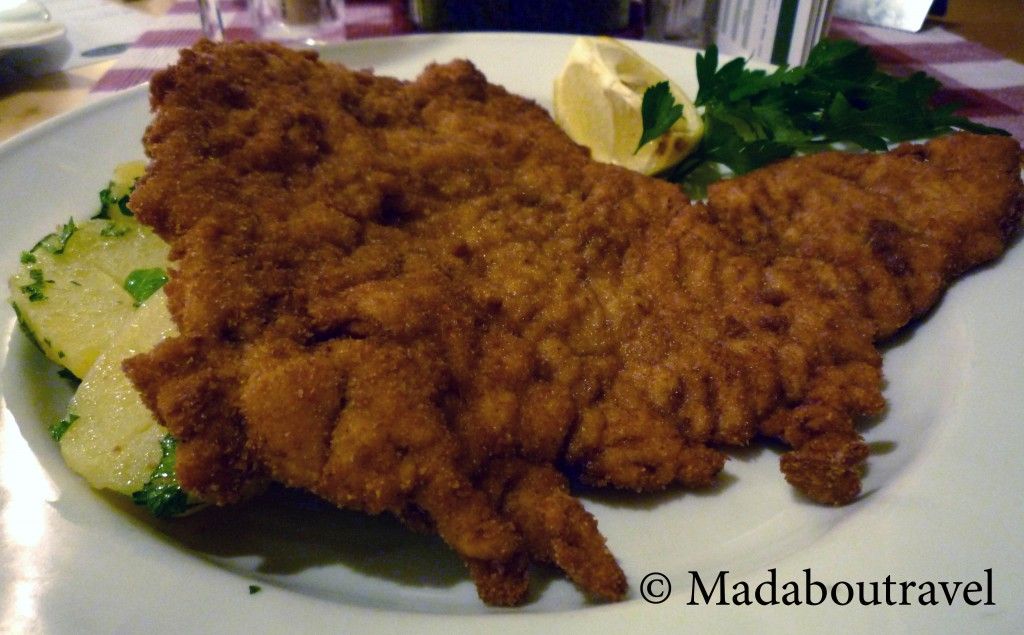 Wiener Schnitzel en el heuriger Martin Sepp de Grinzing, Viena