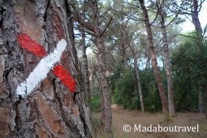 Marca de prohibido pasar en un tramo del GR-97.1