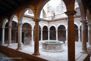 Claustro pequeño reconstruido en la Cartoixa de Escaladei