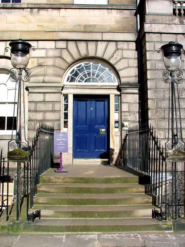Puerta de la Georgian House en Edimburgo