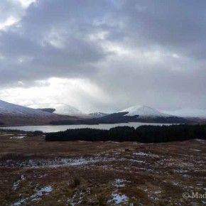 Viaje en coche por Escocia con nieve