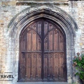 Puerta de la Iglesia de la Santísima Trinidad de Stratford