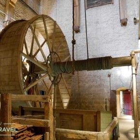Interior de la torre de San Romualdo en Malinas