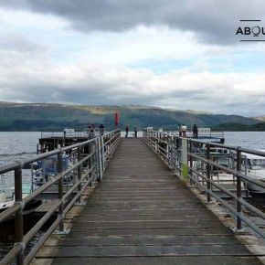 Muelle de Luss en el lago lomond de Escocia