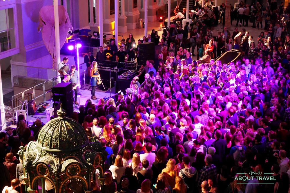 Noche en el Museo Nacional de Escocia en Edimburgo