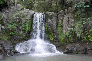 Cataratas de Waiau Falls en la península de Coromandel, Nueva Zelanda