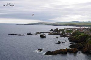 vistas del pueblo pesquero de st abbs en los borders de Escocia