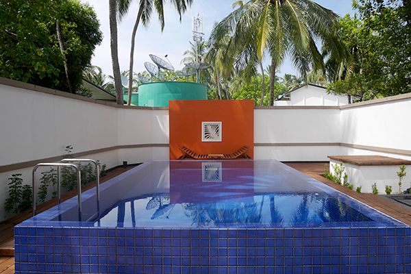habitacion beachfront pool villa en el angsana velavaru en maldivas