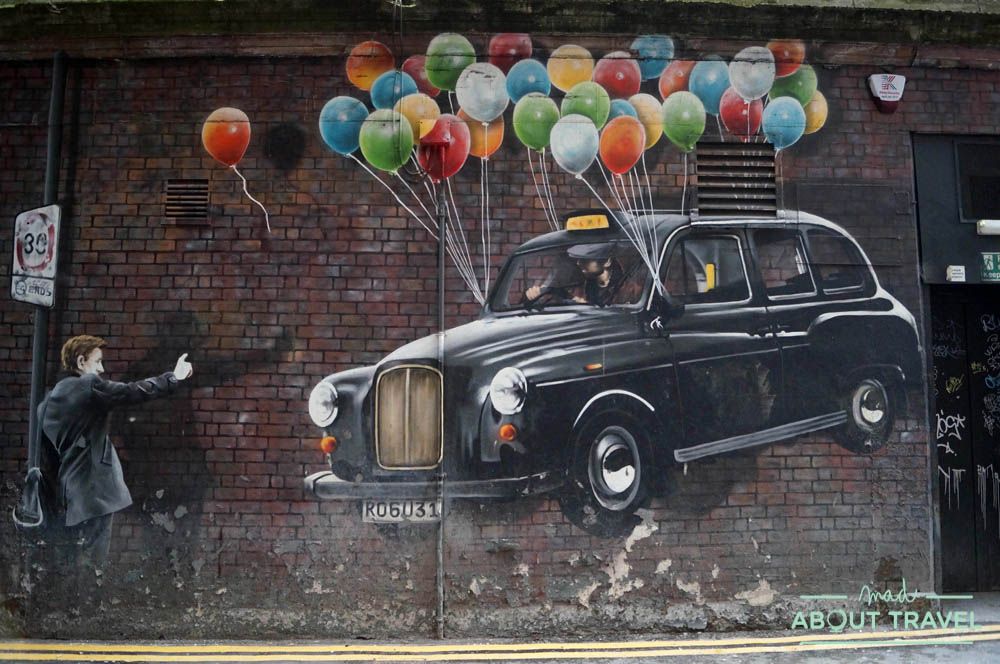 murales de glasgow: taxi con globos
