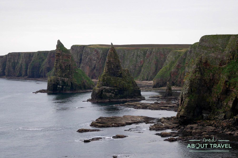Dunscanby Stacks - Ruta North Coast 500 Escocia