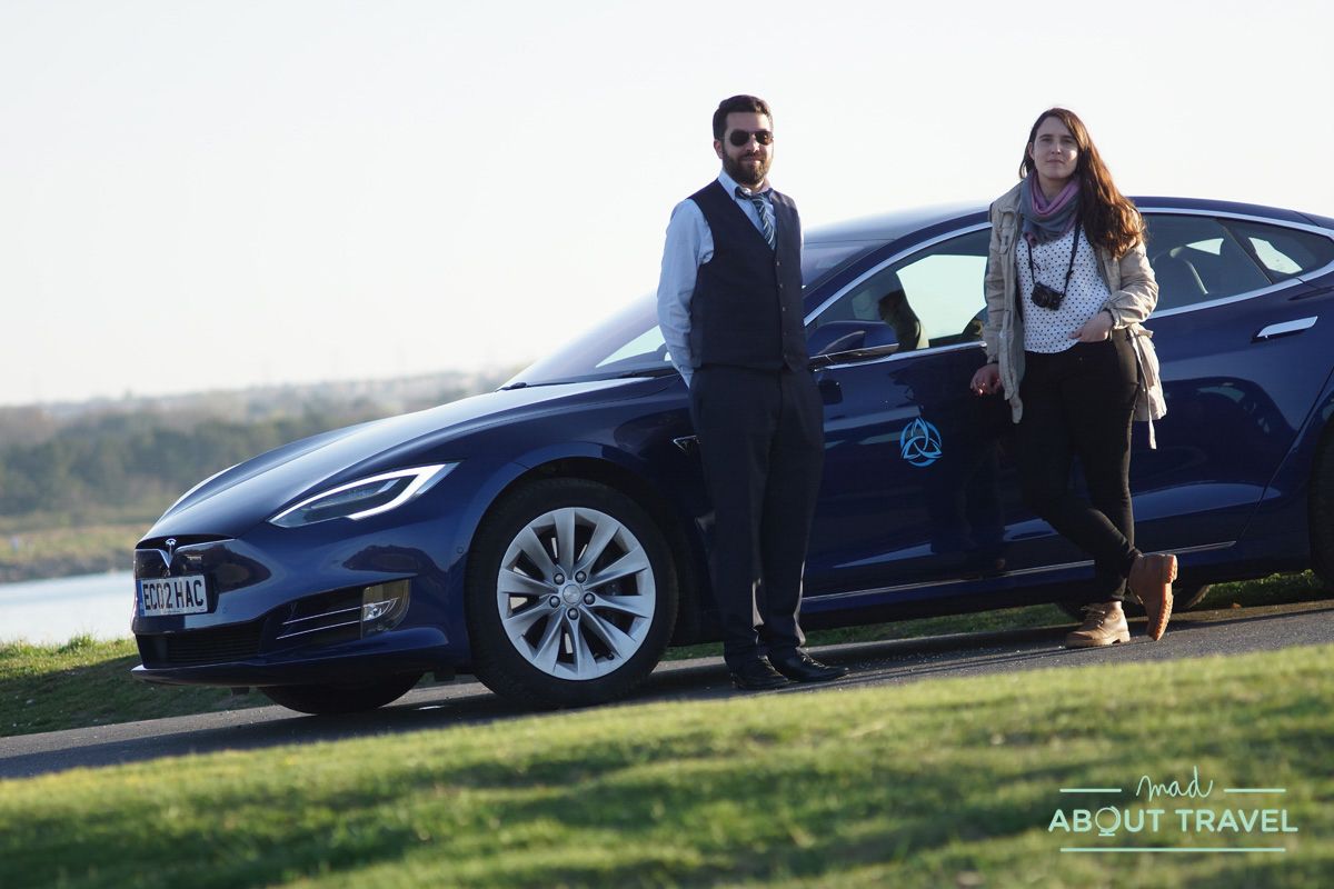 tour en tesla en edimburgo con e-city chauffeur