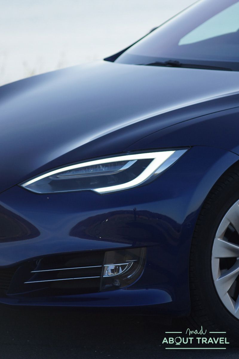 tour en tesla en edimburgo con e-city chauffeur