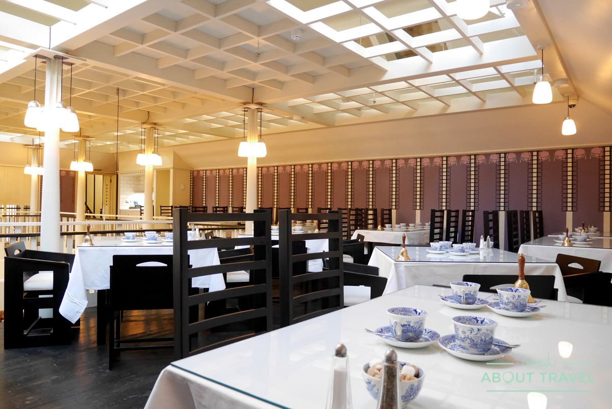 Mackintosh at the Willow es una joya del modernismo escocés y, como uno de los mejores ejemplos del mundo de un edificio Art Nouveau, está protegido. Tomar el afternoon tea a la hora de comer entre muebles y objetos decorativos originales y replicas totalmente fieles es algo indescriptible. Y está riquísimo.