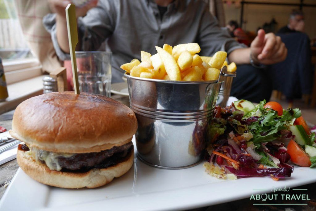 comer en falls of foyers: waterfall cafe