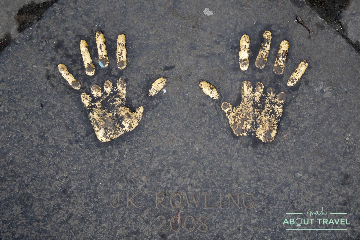 ruta de Harry Potter en Edimbugo: huellas manos J.K. Rowling