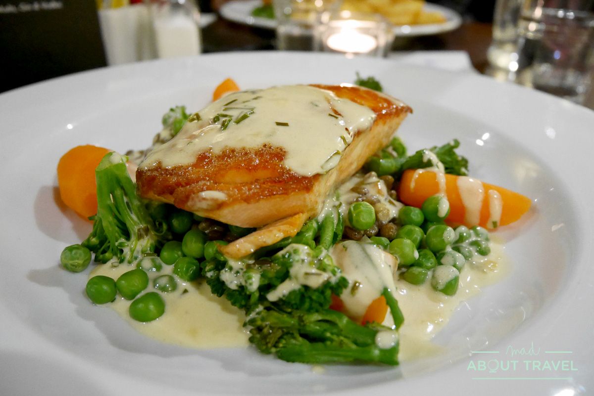 cena en el hotel The Arch Inn, Ullapool