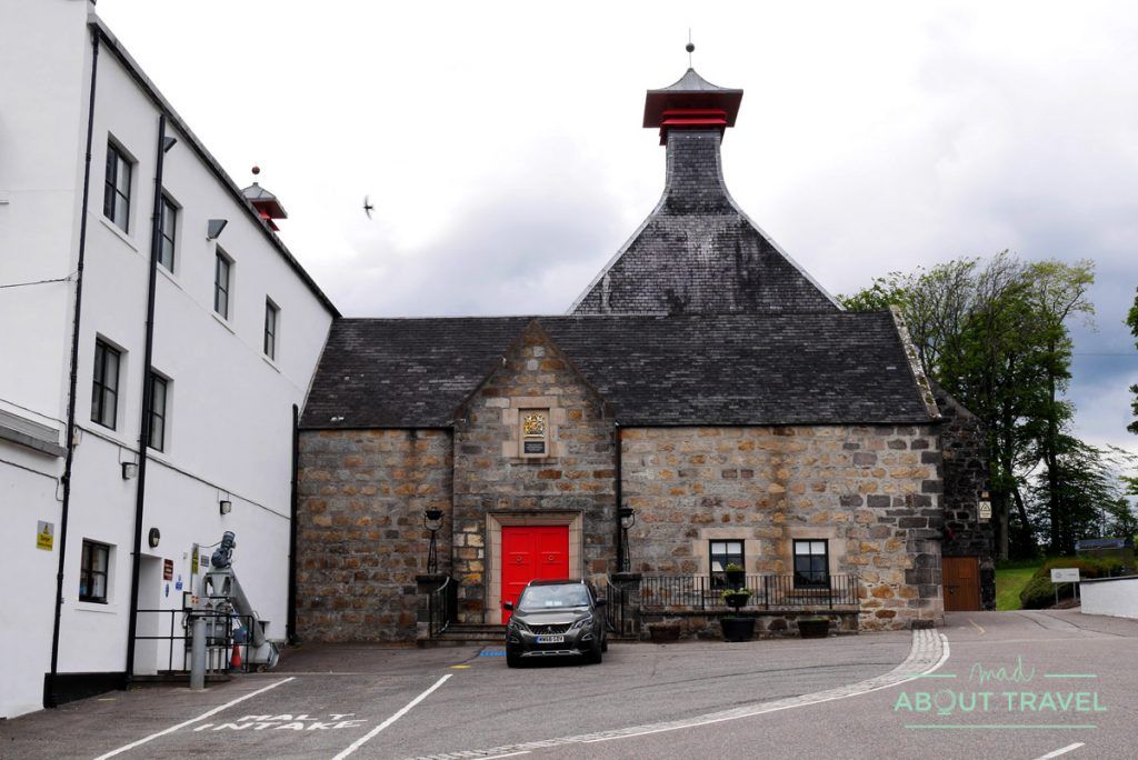 destilería de whisky cardhu