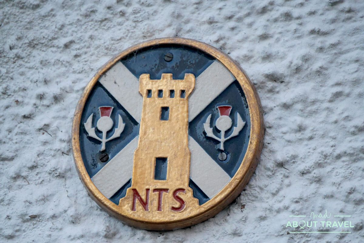 placa del national trust for Scotland en Culross