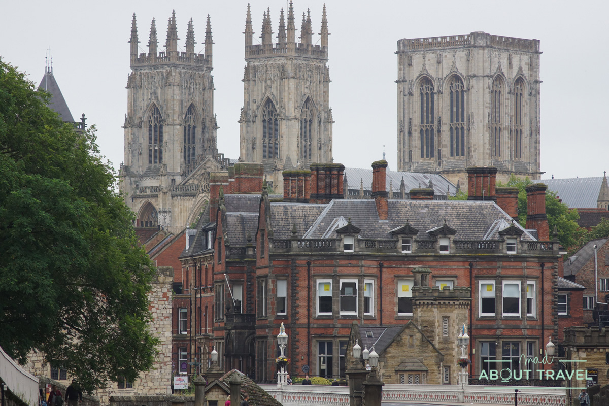 vistas del York Minster desde las murallas de York