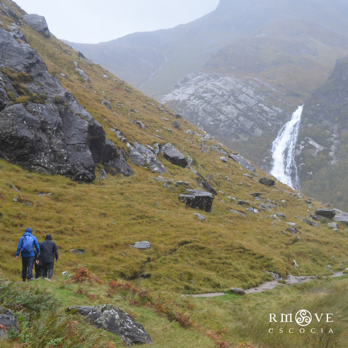 Senderismo en Glen Nevis con un grupo en octubre de 2019