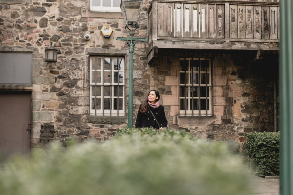Foto de Patricia Cuni en la Old Town de Edimburgo