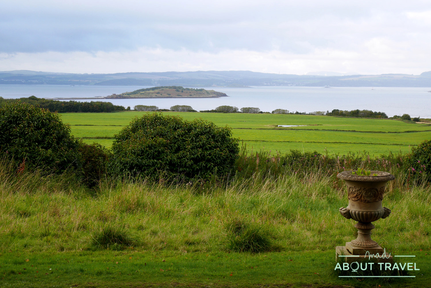Playa de Silverknowes en Edimburgo e isla de Cramond vistas desde el castillo de Lauriston