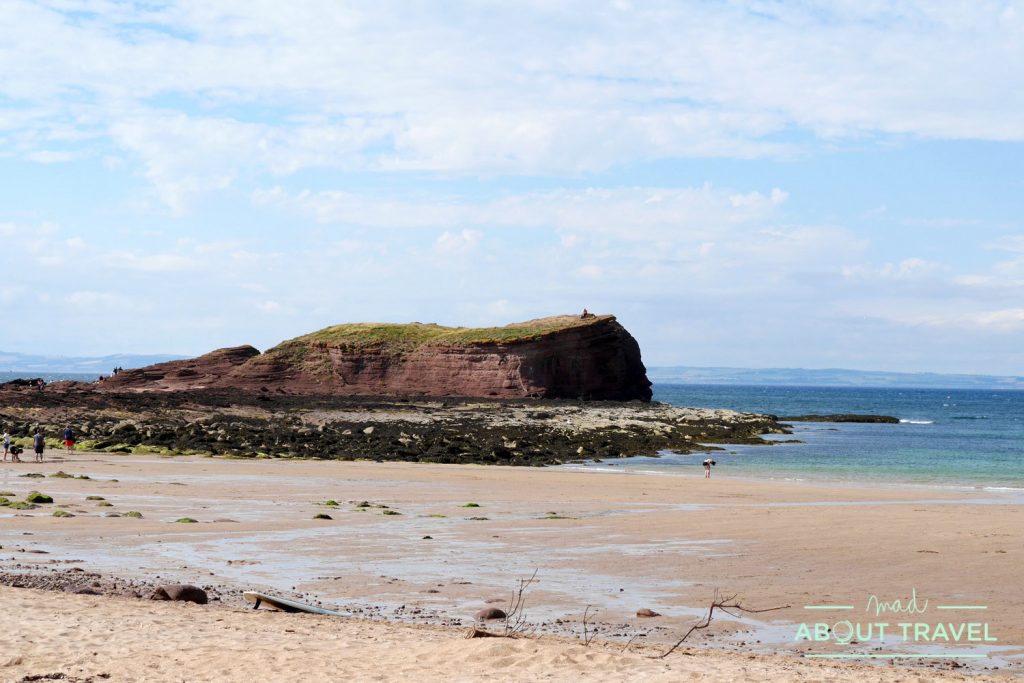 Playa de Seacliff en la costa de East Lothian
