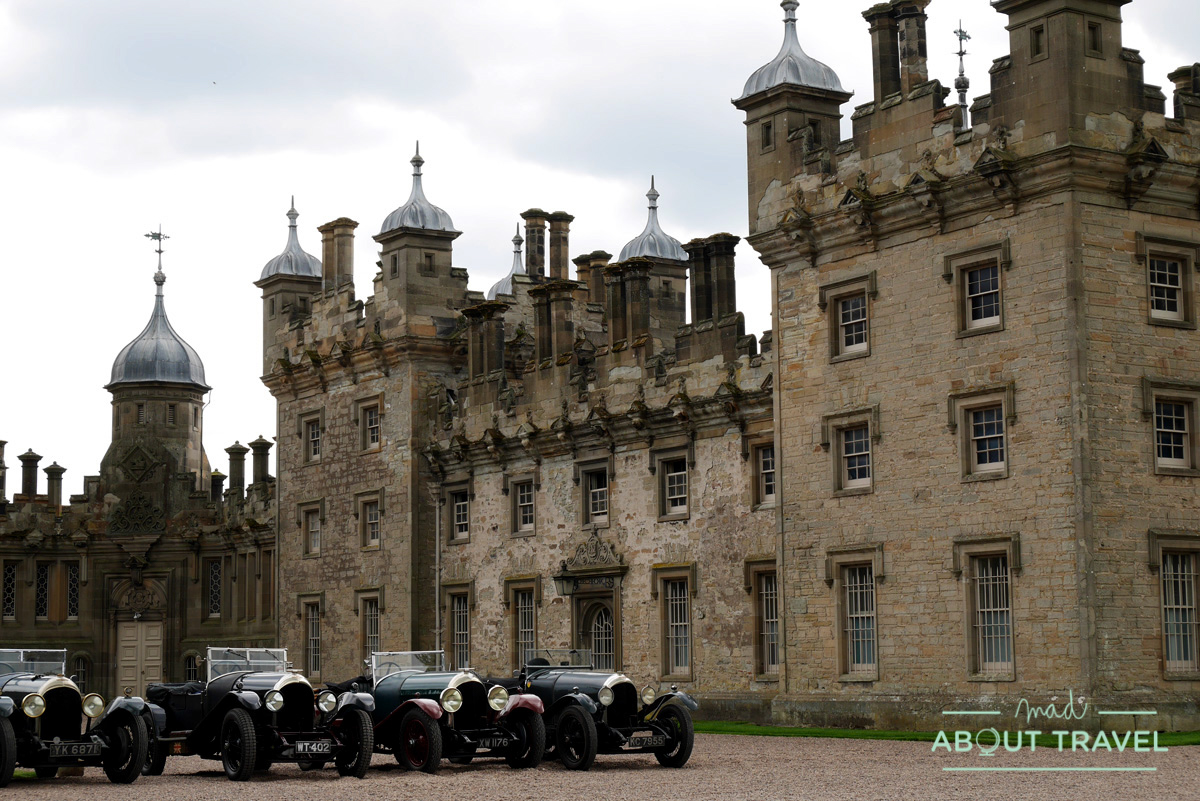 concentración de Bentleys clásicos en el castillo de Floors, Escocia