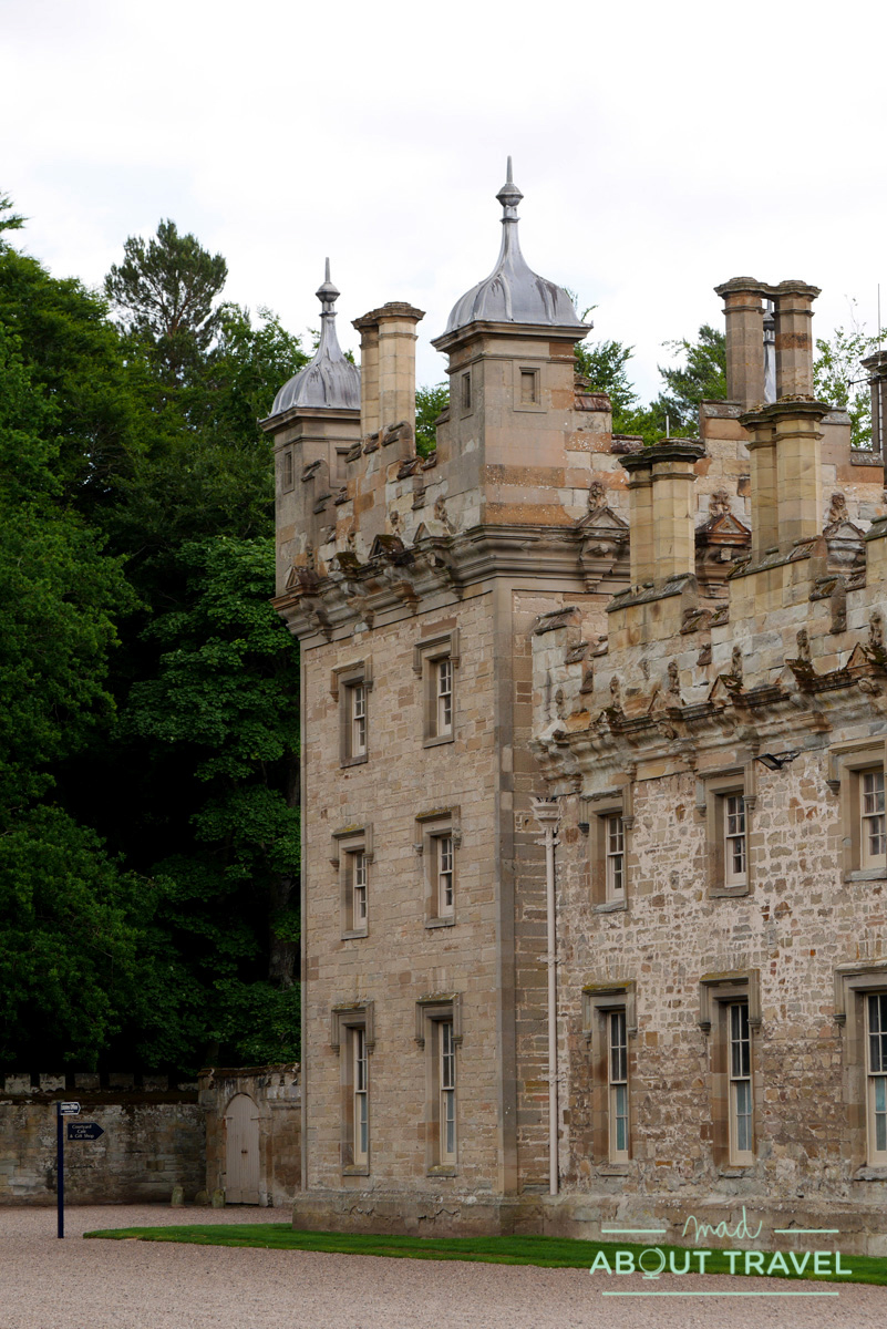 concentración de Bentleys clásicos en el castillo de Floors, Escocia