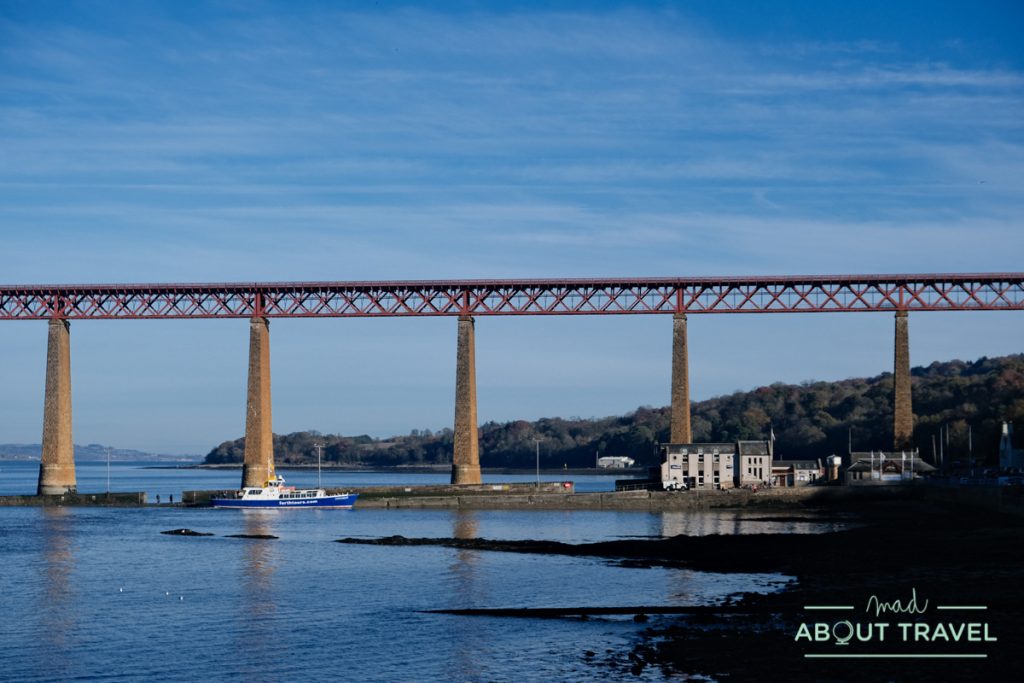 South Queensferry y el Forth Bridge