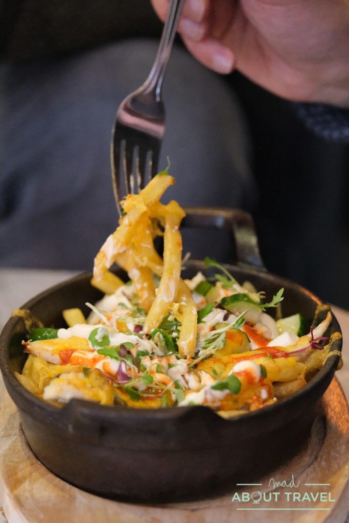 loaded fries en The Little Bakery en South Queensferry