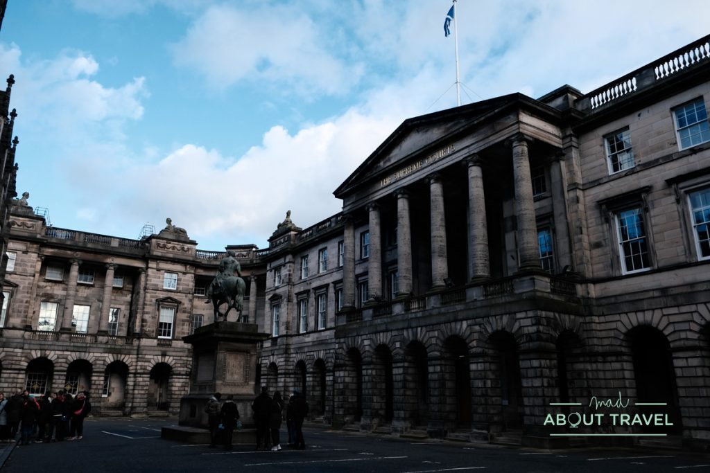Plaza de detrás de la catedral de St Giles, Edimburgo
