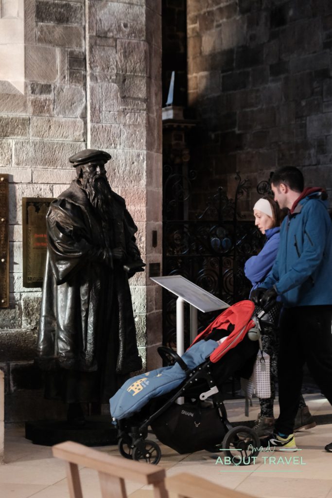 Estatua de John Knox en la catedral de St Giles, Edimburgo